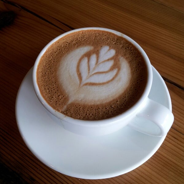 รูปภาพถ่ายที่ Two Rivers Craft Coffee Company โดย Tim S. เมื่อ 4/5/2013