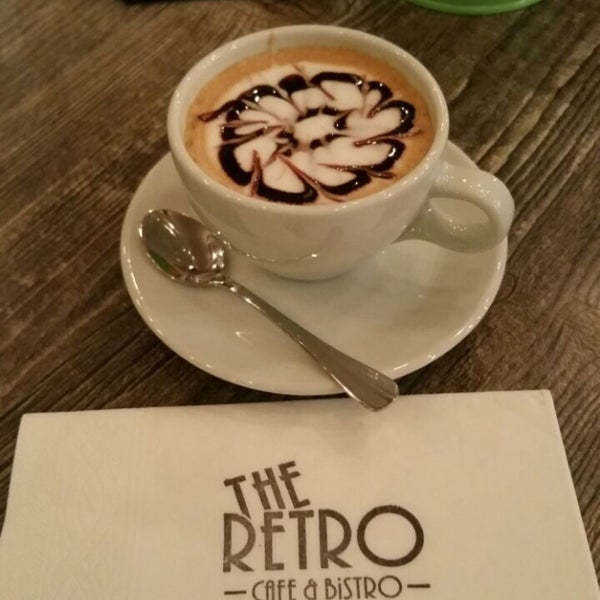 Photo taken at The Retro Cafe &amp; Bistro by Hakan K. on 7/4/2015