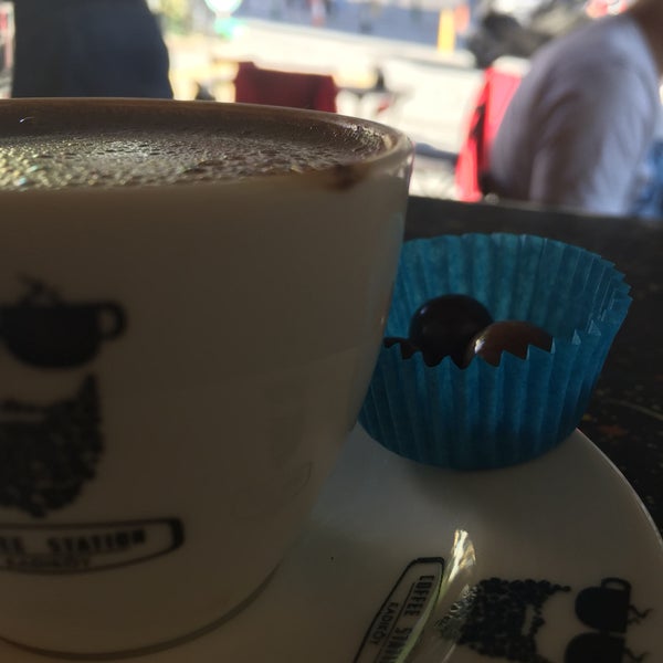 Foto diambil di Coffee Station oleh Birgül K. pada 4/30/2018