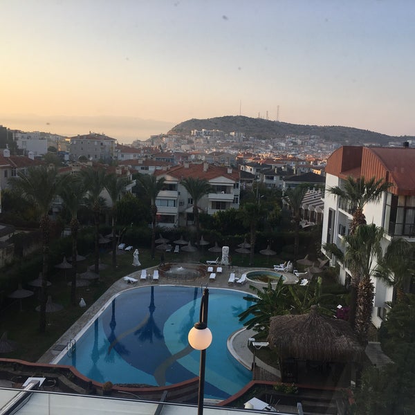 รูปภาพถ่ายที่ Pırıl Hotel Thermal&amp;Beauty Spa โดย FİdAn T. เมื่อ 12/6/2020