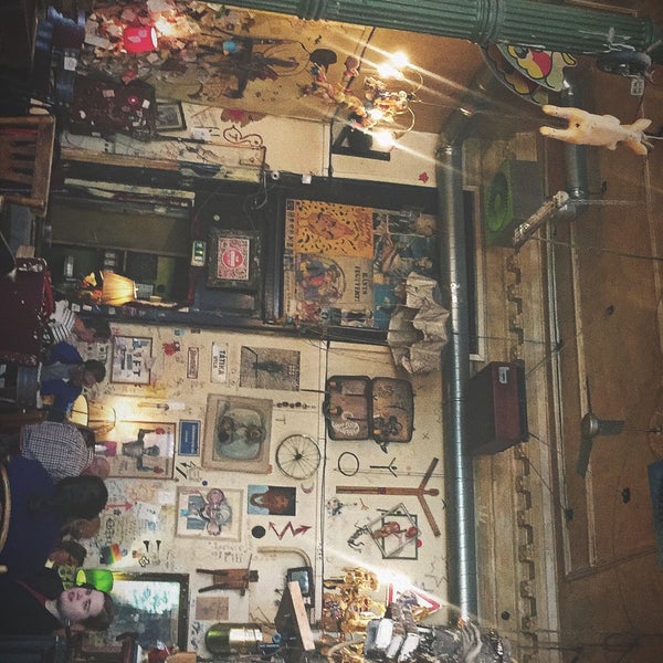 10/9/2019 tarihinde Onur Ö.ziyaretçi tarafından Csendes Vintage Bar &amp; Cafe'de çekilen fotoğraf