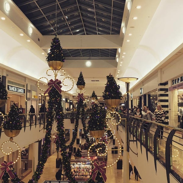 oakley arrowhead mall