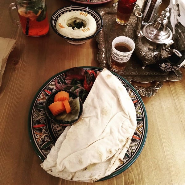 10/28/2018 tarihinde Kalman H.ziyaretçi tarafından Leila&#39;s Authentic Lebanese Cuisine'de çekilen fotoğraf