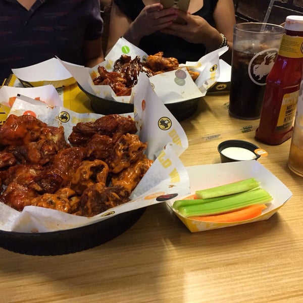 Buffalo Wild Wings Local de alitas en Querétaro, QUE