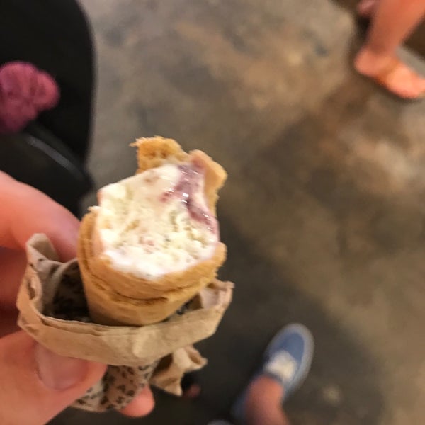 Das Foto wurde bei Jeni&#39;s Splendid Ice Creams von Jamie V. am 7/16/2018 aufgenommen