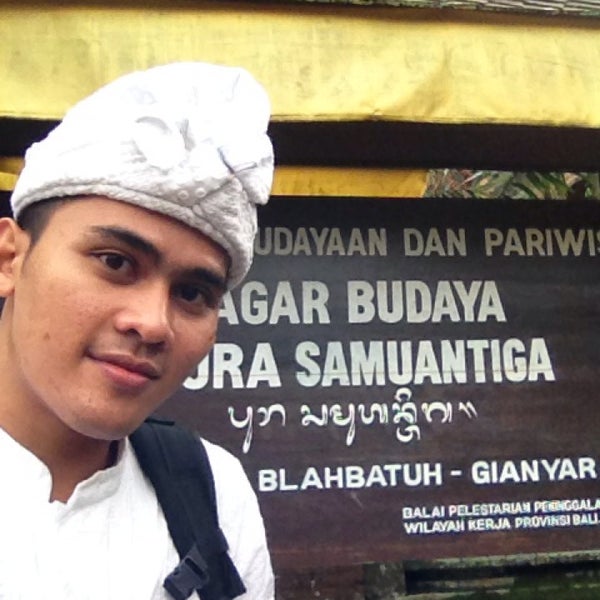 Photo taken at Pura Samuan Tiga by Gung W. on 8/10/2014