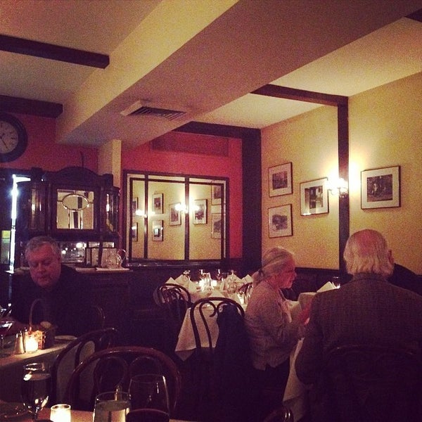 3/7/2014 tarihinde Restaurant Fairyziyaretçi tarafından Sel et Poivre'de çekilen fotoğraf