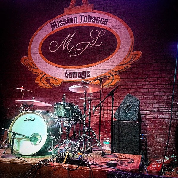 Foto scattata a Mission Tobacco Lounge da frank v. il 5/30/2015