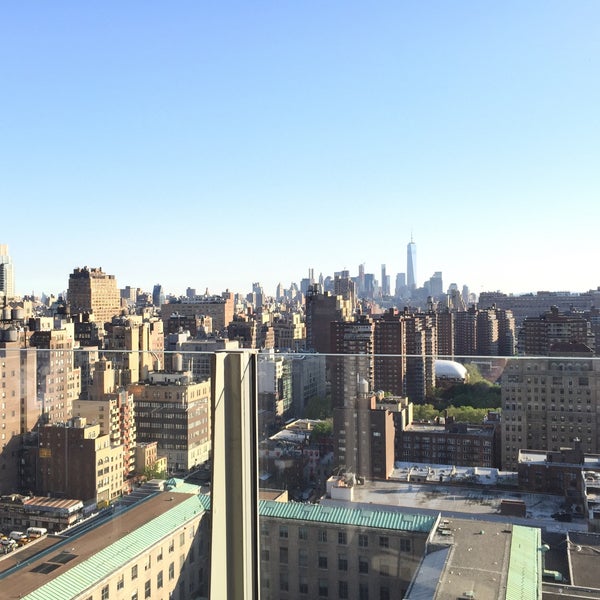 5/8/2015 tarihinde Chelsea C.ziyaretçi tarafından Fairfield Inn &amp; Suites by Marriott New York Midtown Manhattan/Penn Station'de çekilen fotoğraf