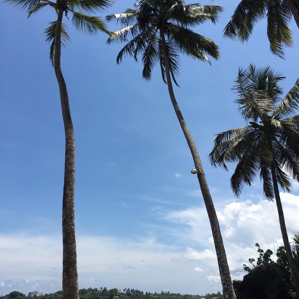 รูปภาพถ่ายที่ CoCoBay Unawatuna โดย Nilay K. เมื่อ 5/4/2016