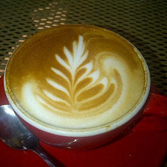 Снимок сделан в Sunflower Caffé Espresso &amp; Wine пользователем Beth Q. 9/25/2012