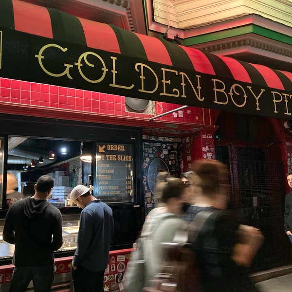 รูปภาพถ่ายที่ Golden Boy Pizza โดย Stephen T. เมื่อ 11/12/2021