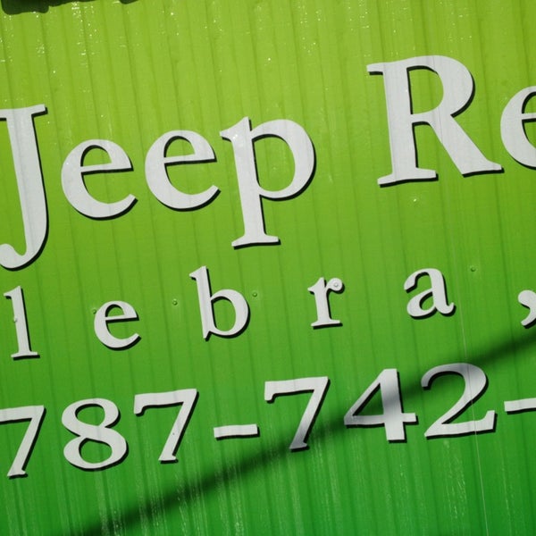 Das Foto wurde bei Jerry&#39;s Jeep Rental von Jun F. am 6/7/2013 aufgenommen