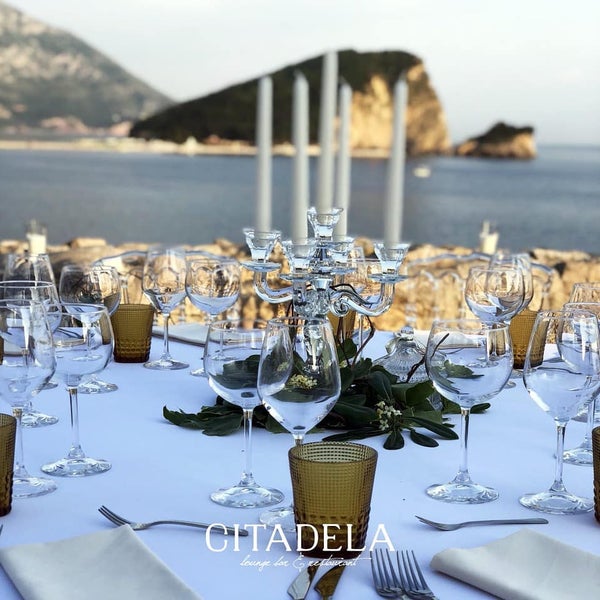 รูปภาพถ่ายที่ Citadela Lounge &amp; Restaurant โดย Citadela B. เมื่อ 6/22/2018