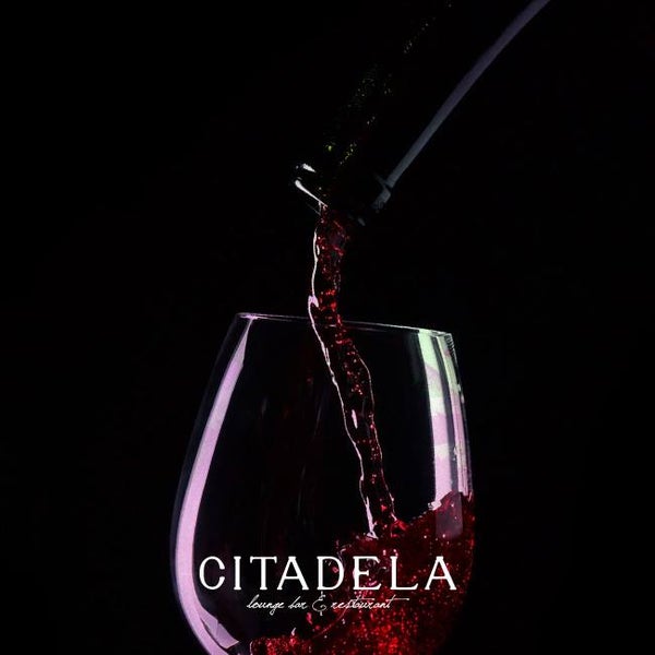 Das Foto wurde bei Citadela Lounge &amp; Restaurant von Citadela B. am 6/22/2018 aufgenommen