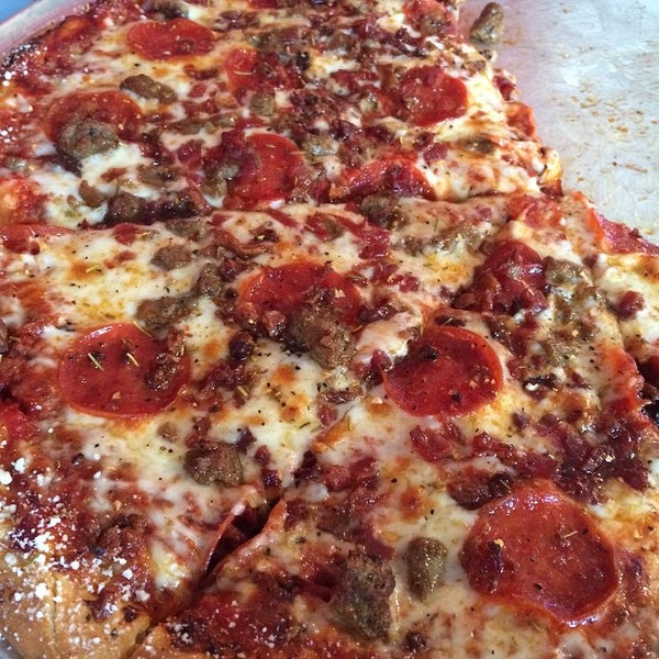 Снимок сделан в OH Pizza and Brew пользователем Jackie S. 1/24/2015