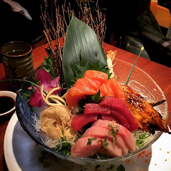 Foto tirada no(a) Ginza Japanese Restaurant por Dhruv K. em 3/13/2015
