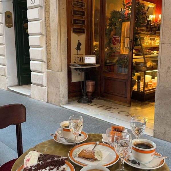 Das Foto wurde bei Antico Caffè Greco von Mohammed A am 5/10/2024 aufgenommen