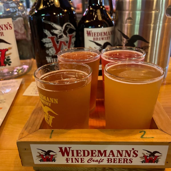 Foto tirada no(a) Wiedemann Brewery por Ann E. em 7/6/2021