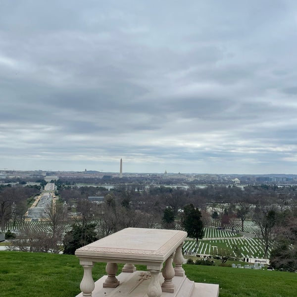 Foto diambil di Arlington House oleh Trisha P. pada 3/19/2022