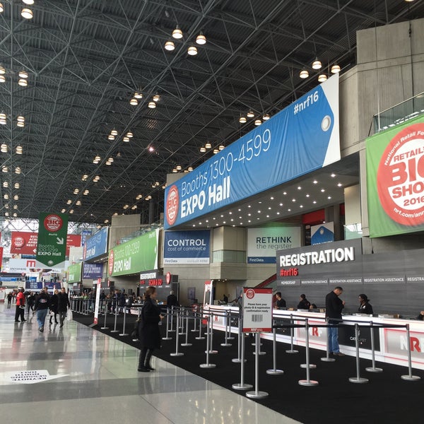 Foto tirada no(a) Jacob K. Javits Convention Center por Christy T. em 1/16/2016