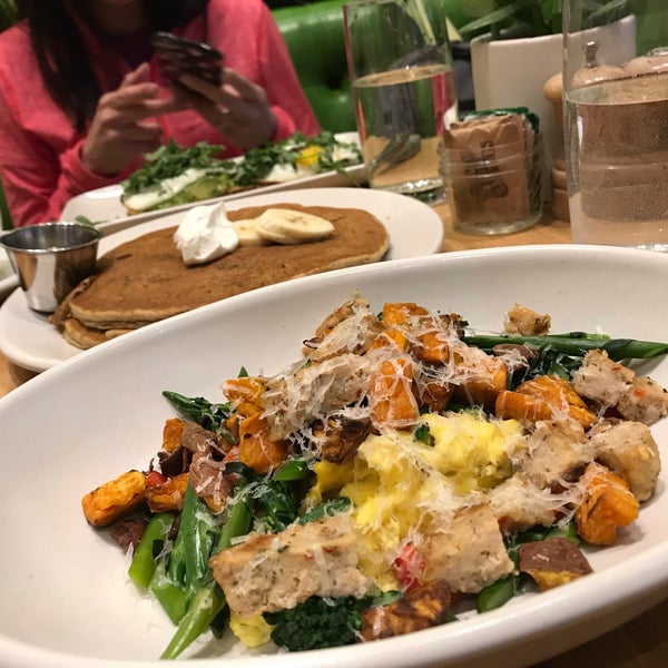 Photo taken at True Food Kitchen by Justin S. on 4/14/2019