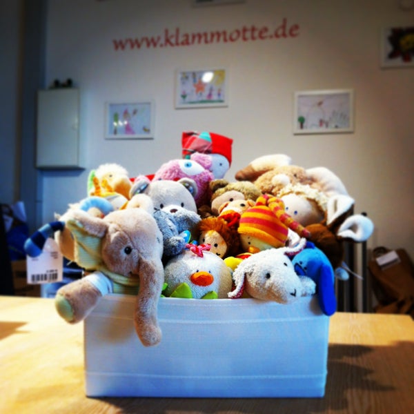 Photo taken at KLAMMOTTE Kindersecondhand &amp; Umstandsmode by KLAMMOTTE Kindersecondhand &amp; Umstandsmode on 5/16/2014