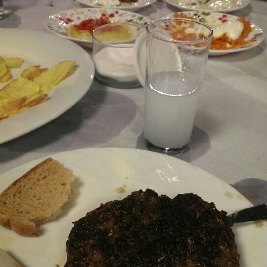 Снимок сделан в Sarnıç Restaurant пользователем Okan Y. 7/12/2016