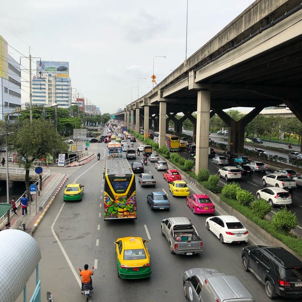BMTA Bus Stop โรงแรมมิราเคิล แกรนด์ คอนเวนชั่น (Miracle Grand Convention Hotel) หลักสี่
