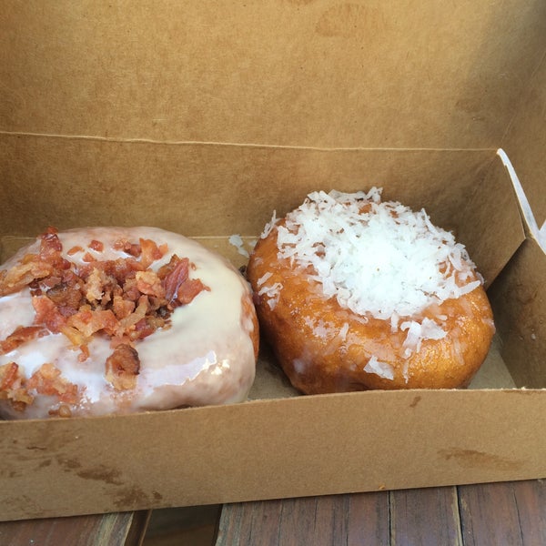 Photo taken at Duck Donuts by Caro on 9/19/2015