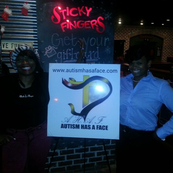 รูปภาพถ่ายที่ Sticky Fingers Smokehouse - Get Sticky. Have Fun! โดย ROLLwithROYCE P. เมื่อ 12/13/2013
