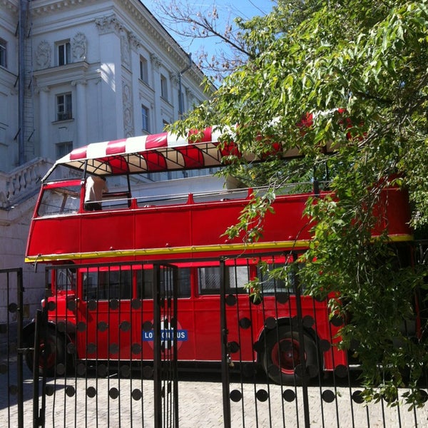 Foto tirada no(a) London Bus Cafe por Наталия Ж. em 7/19/2013