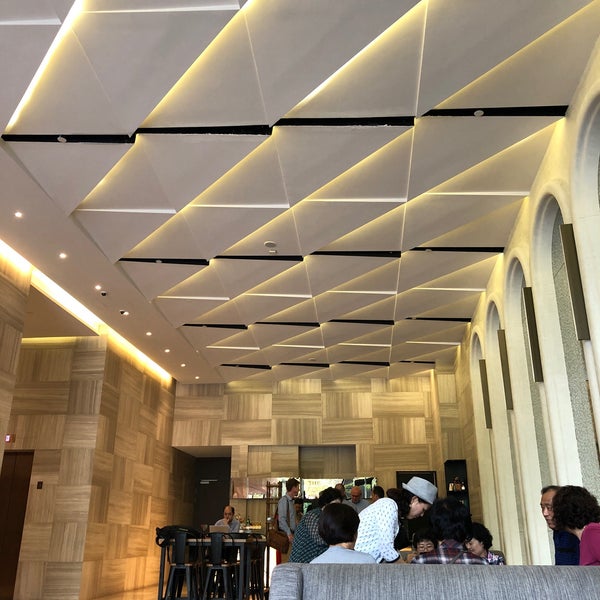 รูปภาพถ่ายที่ Momentus Hotel Alexandra โดย Ding เมื่อ 11/7/2019