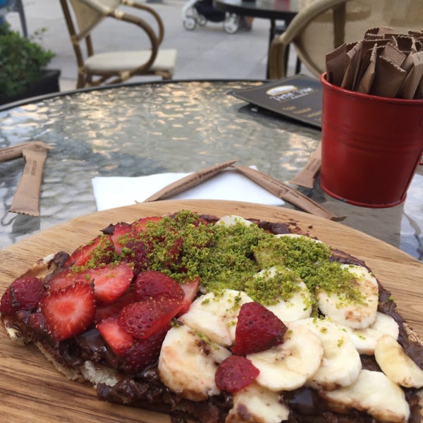 Photo taken at Petit Pain Patisserie by Ceyda K. on 8/5/2017