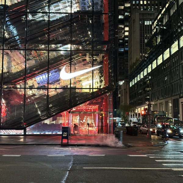 Nike 5th ave 52nd st 2025