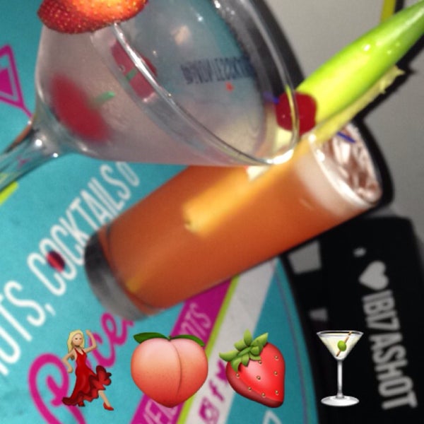 รูปภาพถ่ายที่ Ibiza Shots Cocktails โดย Leo B. เมื่อ 1/31/2016