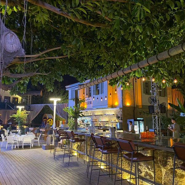 Foto diambil di Liman Restaurant Lounge Club oleh İrem Cansu pada 9/17/2022