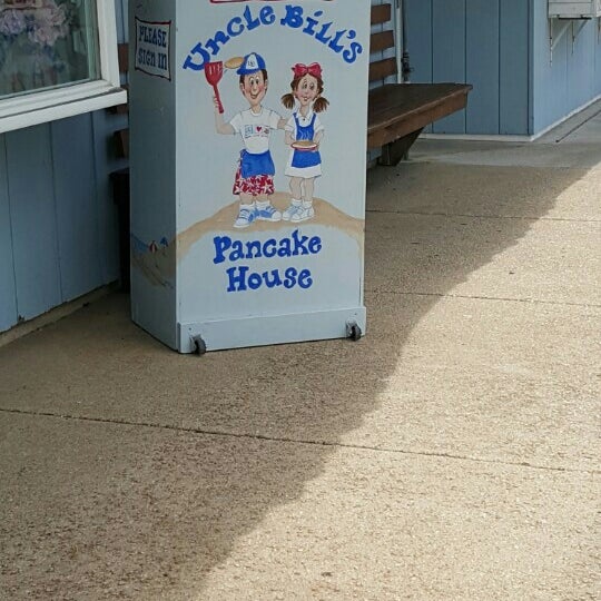 Foto tirada no(a) Uncle Bill&#39;s Pancake House - 21st Street por Mike S. em 7/4/2016