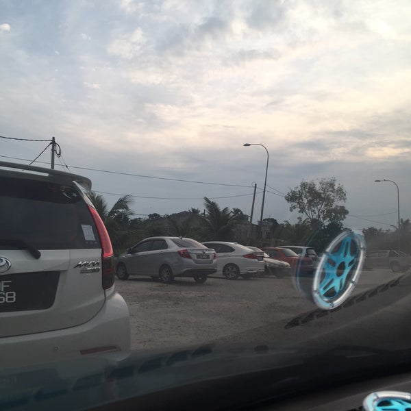 Gerai Makan Simpang 3 Kayu Ara Pasong