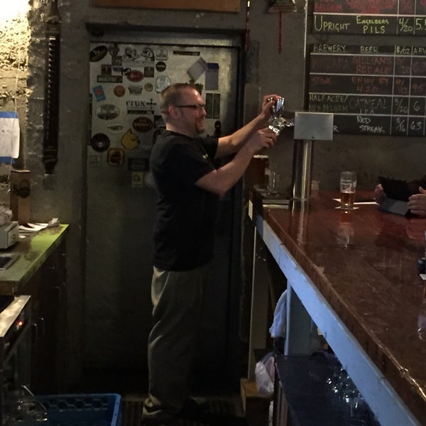 3/27/2015 tarihinde Angelo D.ziyaretçi tarafından Bridgetown Beerhouse'de çekilen fotoğraf