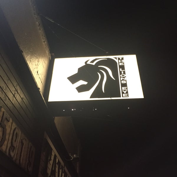 Foto tomada en The Lion&#39;s Eye Tavern  por Angelo D. el 8/2/2015