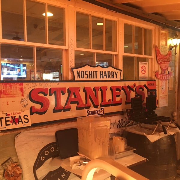 Снимок сделан в Stanley&#39;s Kitchen &amp; Tap пользователем Patti H. 9/25/2016