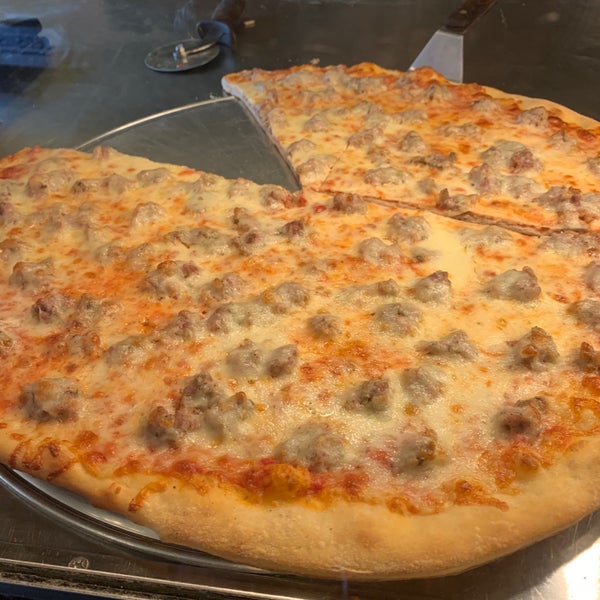 Снимок сделан в Renaldi&#39;s Pizza пользователем Patti H. 9/11/2020