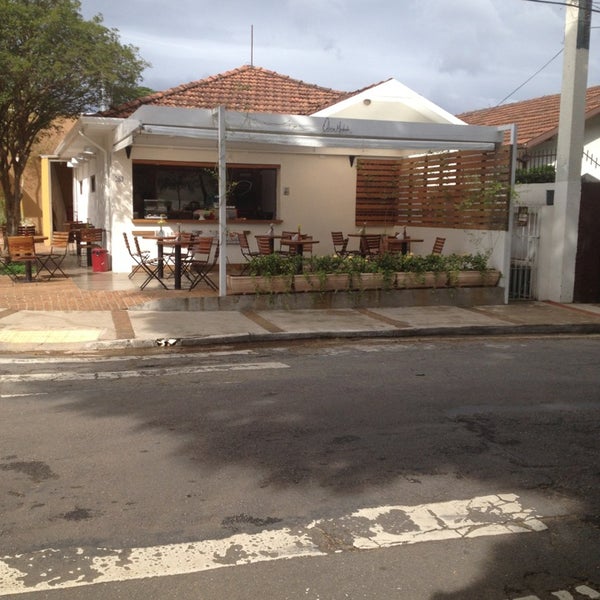 Das Foto wurde bei Otávio Machado Café e Restaurante von ThAt@ am 3/13/2013 aufgenommen