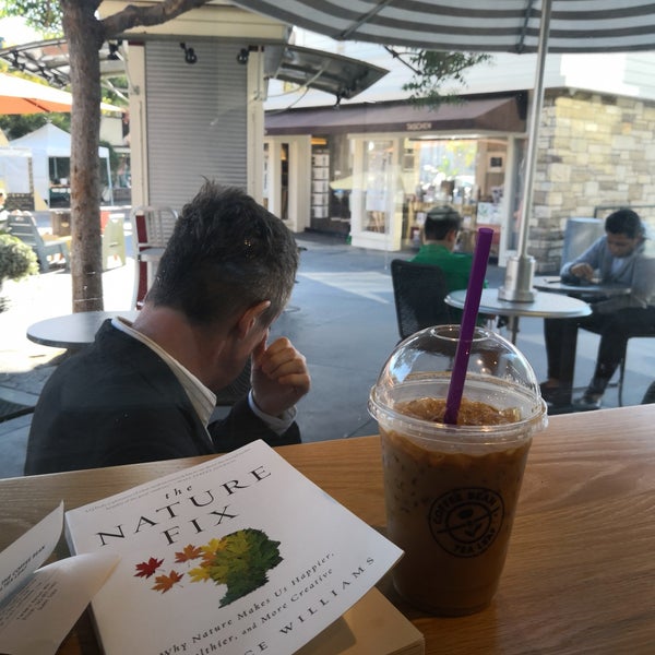 Photo taken at The Coffee Bean &amp; Tea Leaf by Dr S. on 9/18/2018
