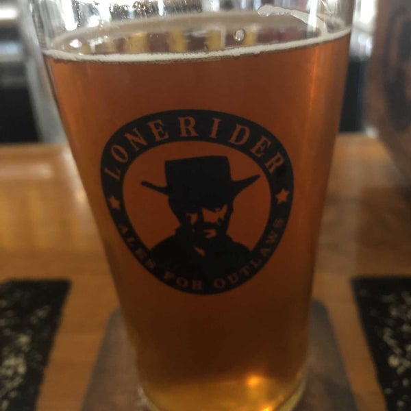 Foto tirada no(a) Lonerider Brewing Company por Richard W. em 11/6/2021