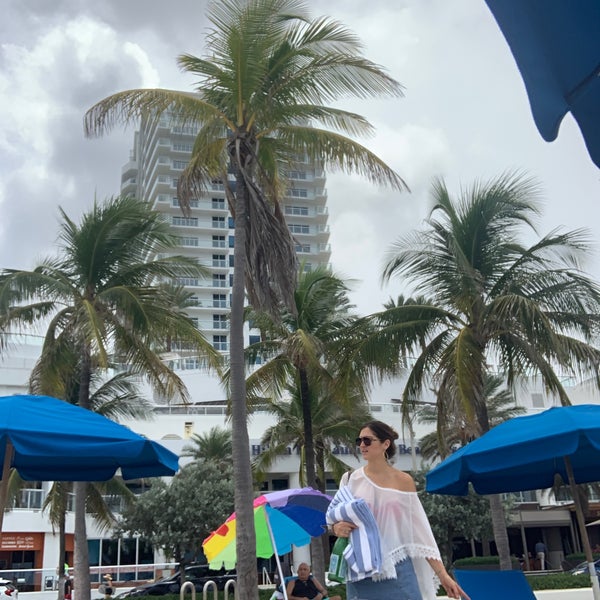 รูปภาพถ่ายที่ Hilton Fort Lauderdale Beach Resort โดย Emerson A. เมื่อ 7/20/2019