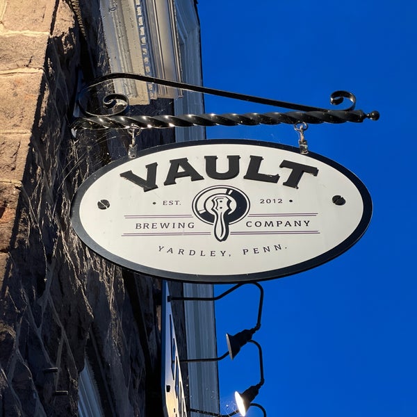 Photo taken at Vault Brewing by Stefan W. on 11/5/2022