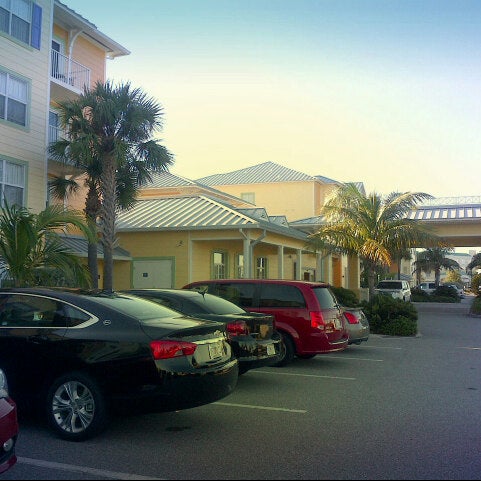รูปภาพถ่ายที่ Residence Inn Cape Canaveral Cocoa Beach โดย Candace N. เมื่อ 10/18/2013