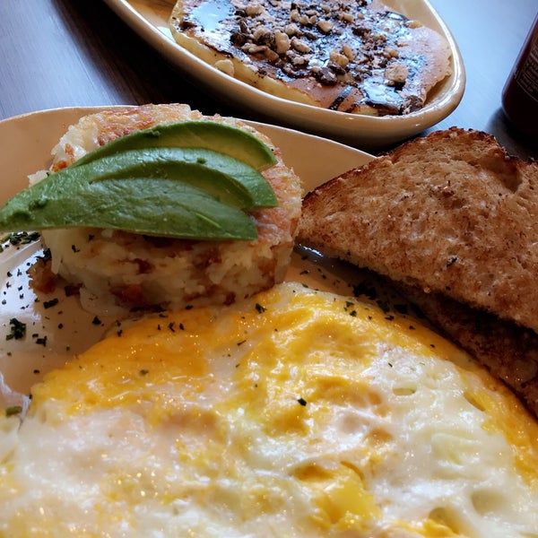 Photo taken at Snooze, an A.M. Eatery by . on 3/12/2018